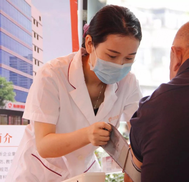杨璐.jpg
